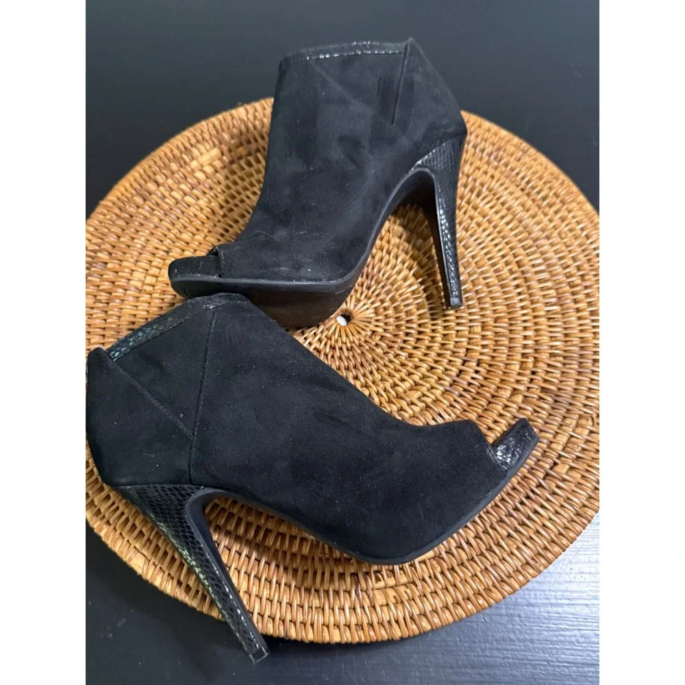 G by GUESS Colsen Black Peep Toe Booties Snakeskin Heel GGCOLSEN-C  7.5M